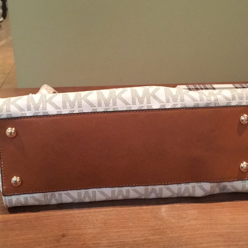 Michael Kors bag with matching wallet - Picture 5 of 7